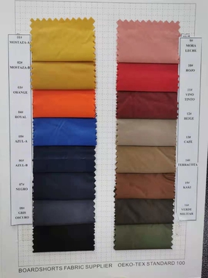 Tela del tafetán del poliéster 70gsm del 150CM que calandra la tela polivinílica del tafetán 300t