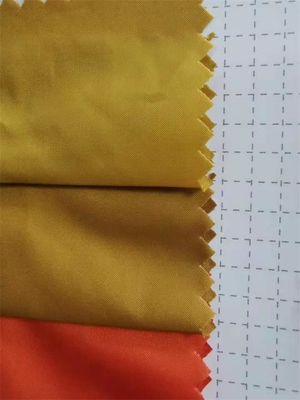 Tela del tafetán del poliéster 70gsm del 150CM que calandra la tela polivinílica del tafetán 300t