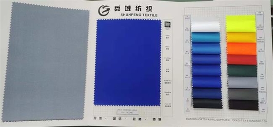 capa lechosa de la PU de Taslan de la ropa de 125gsm el 150cm del poliéster para hombre de las telas 75Dx160D