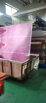 La extra grande corta de la tela del tablero de la prenda impermeable enarena la manta libre para la playa