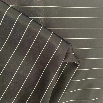 Ventile la laminación brillante de la tela de seda imitada 150Dx150D 130GSM