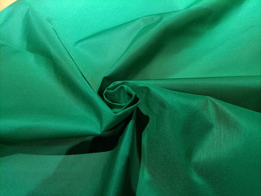 PU 75d*300d que cubre la tela polivinílica de 125gsm Taslon para el uso de la chaqueta
